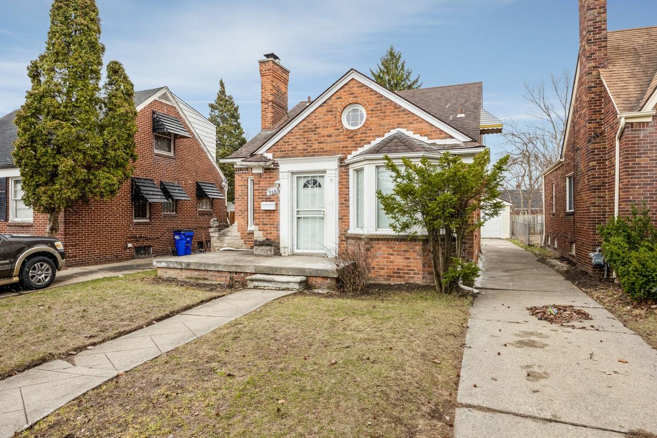 9666 E Outer Dr - Photo 2 of 22