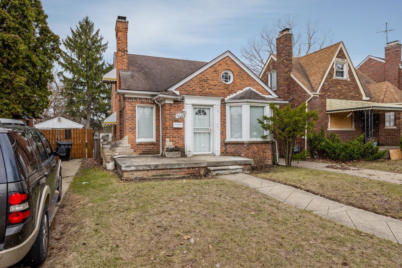 9666 E Outer Dr - Photo 3 of 22