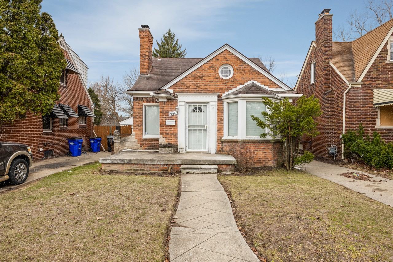 9666 E Outer Dr - Photo 4 of 22