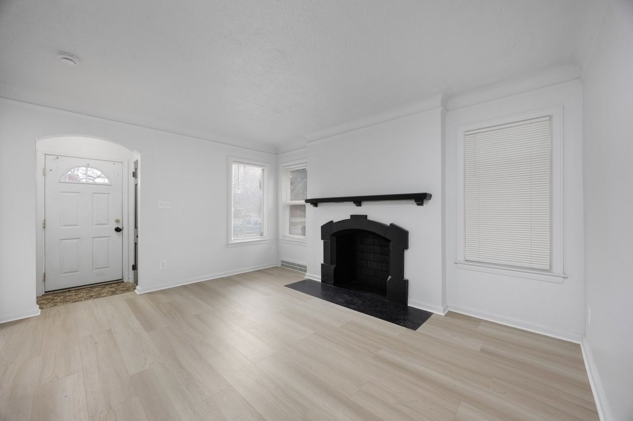 9666 E Outer Dr - Photo 7 of 22