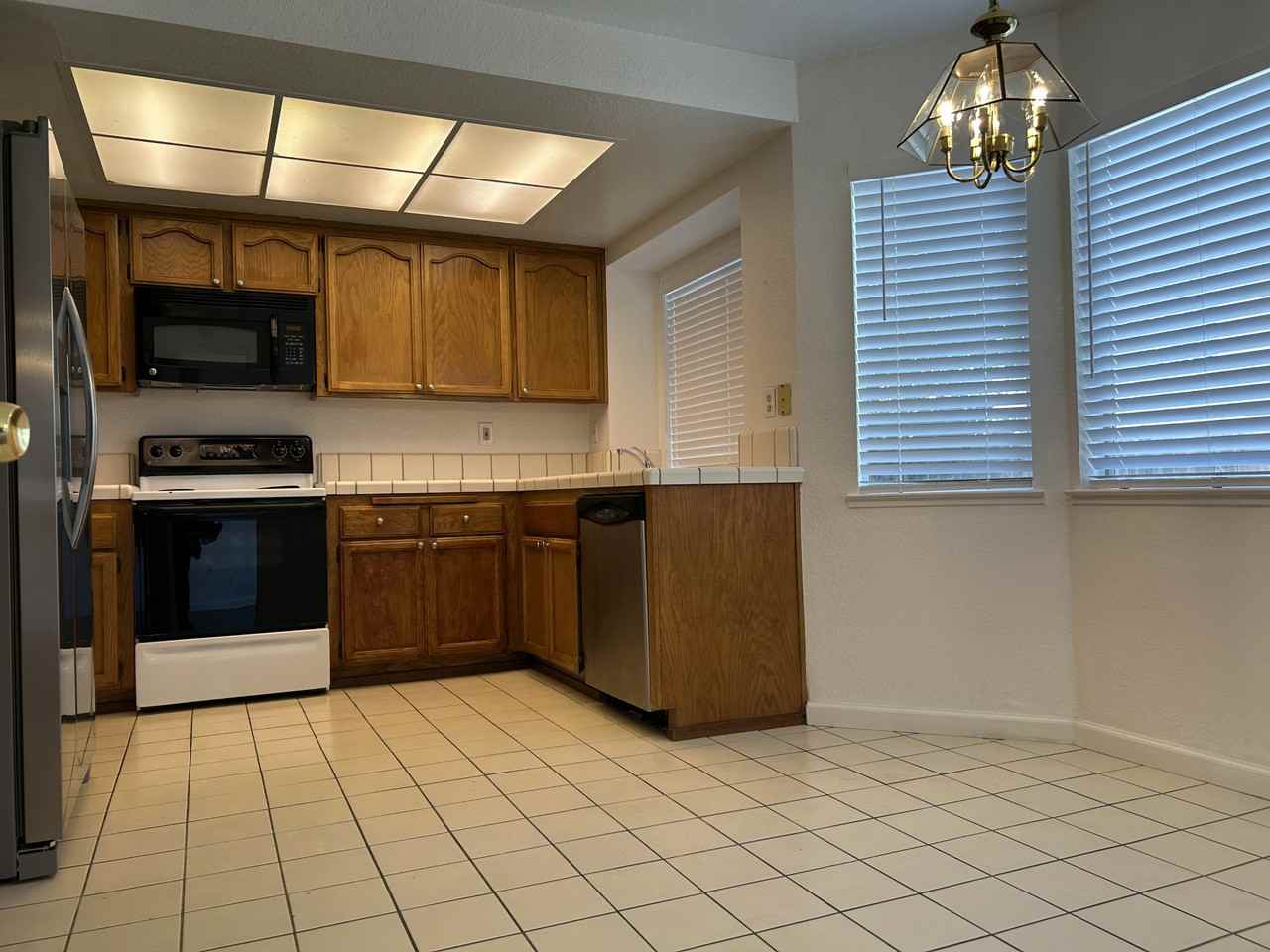 1981 W Kavanagh Ave - Photo 4 of 21