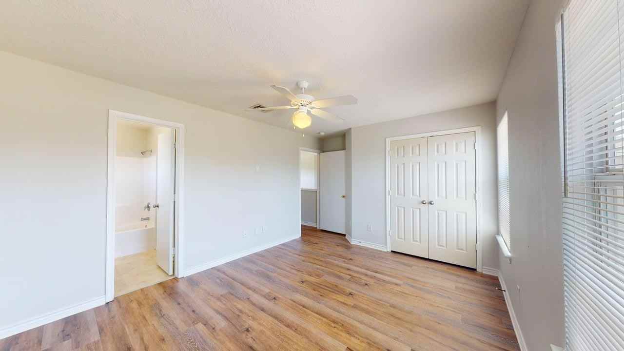 4131 Mcfarland Dr - Photo 2 of 44