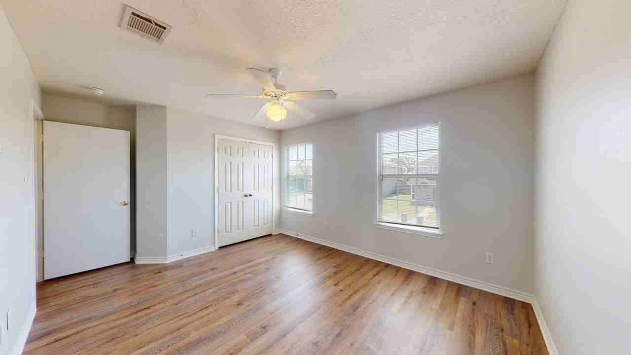 4131 Mcfarland Dr - Photo 4 of 44