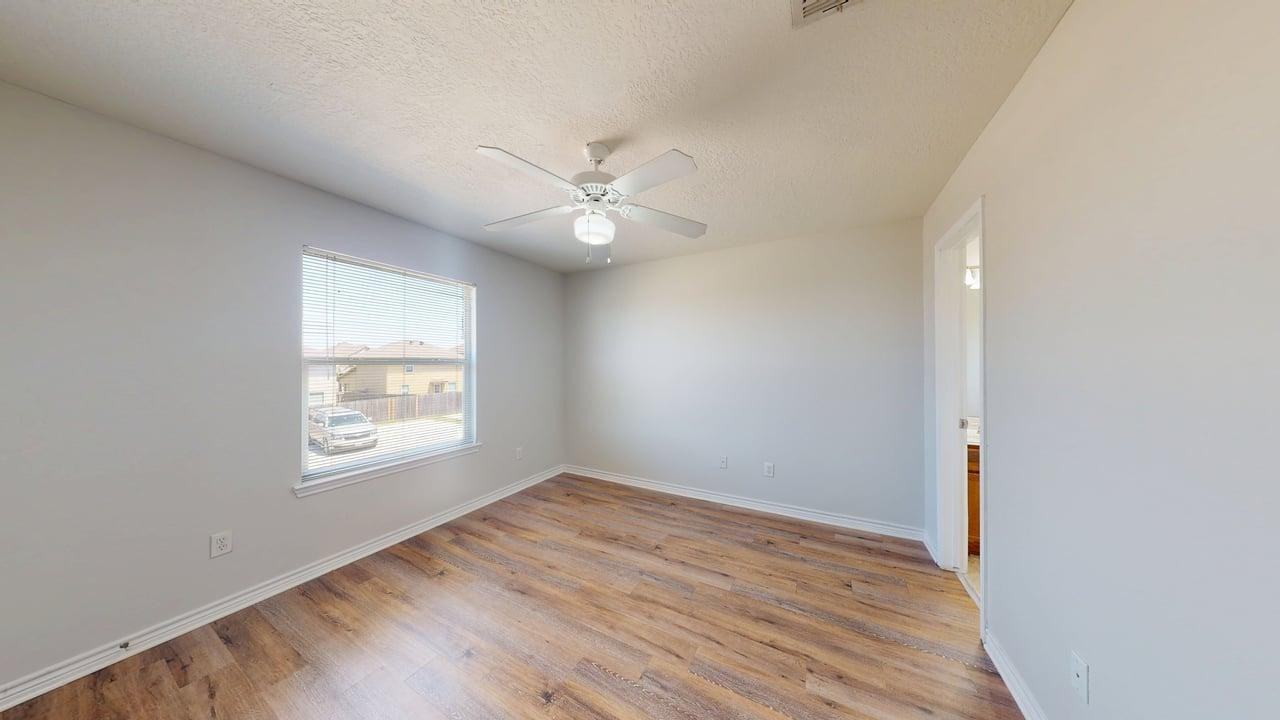 4131 Mcfarland Dr - Photo 5 of 44