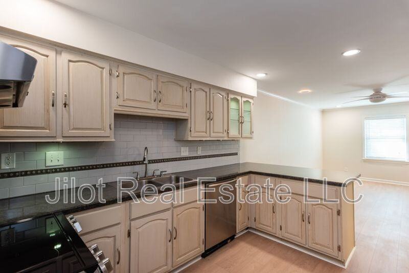 1647 Executive Park Ln Ne - Photo 2 of 19