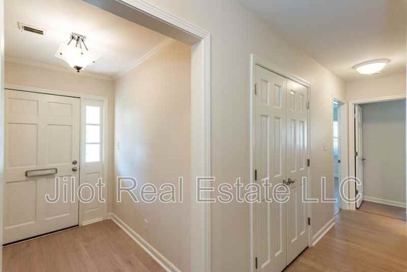 1647 Executive Park Ln Ne - Photo 4 of 19