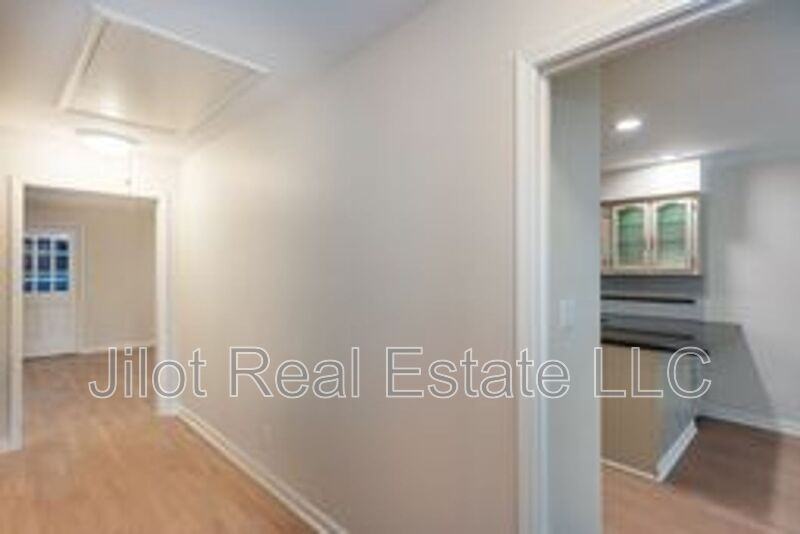 1647 Executive Park Ln Ne - Photo 6 of 19