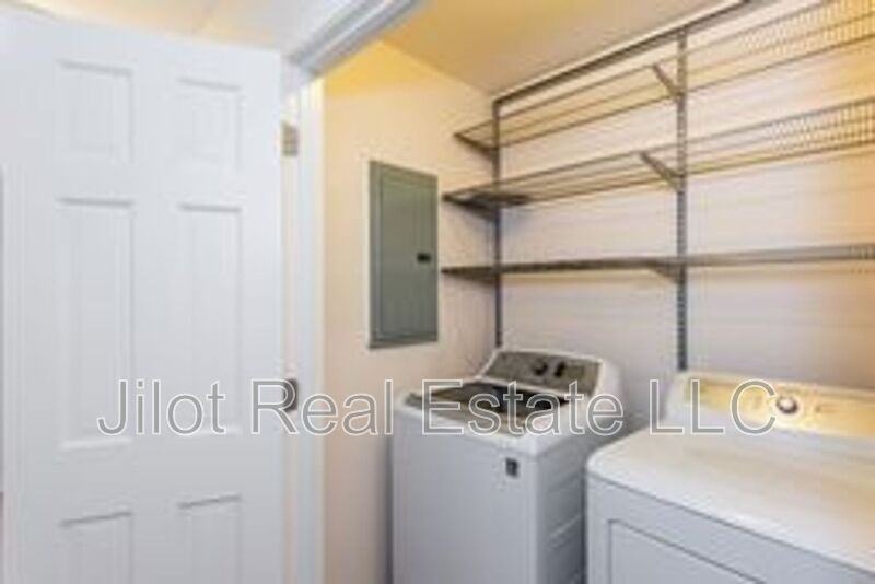 1647 Executive Park Ln Ne - Photo 7 of 19