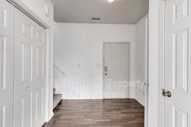 7139 Kimble Dr - Photo 6 of 39