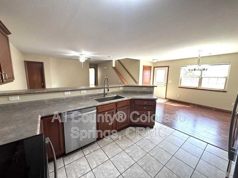 9404 Bakersfield Pt - Photo 4 of 23