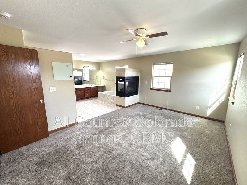 9404 Bakersfield Pt - Photo 6 of 23