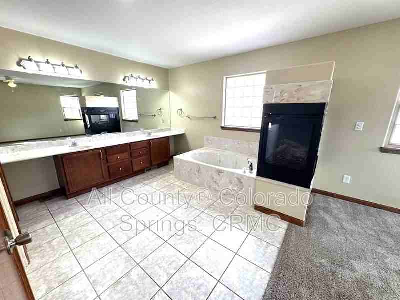 9404 Bakersfield Pt - Photo 7 of 23