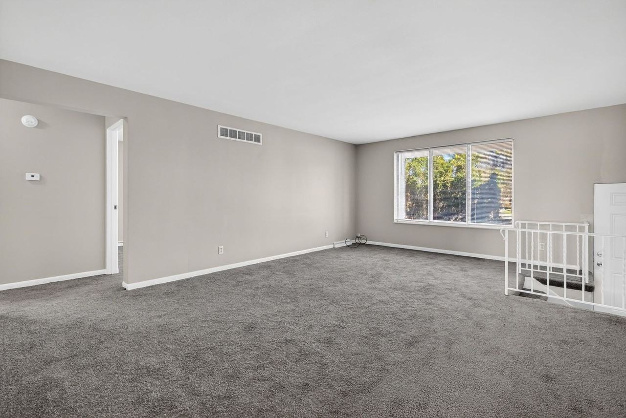 2612-2614 W. Wardcliffe Dr. - Photo 2 of 28