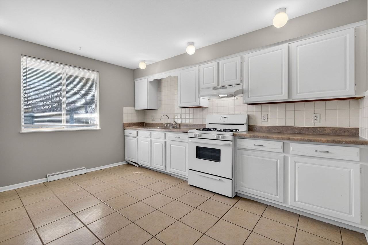 2612-2614 W. Wardcliffe Dr. - Photo 3 of 28