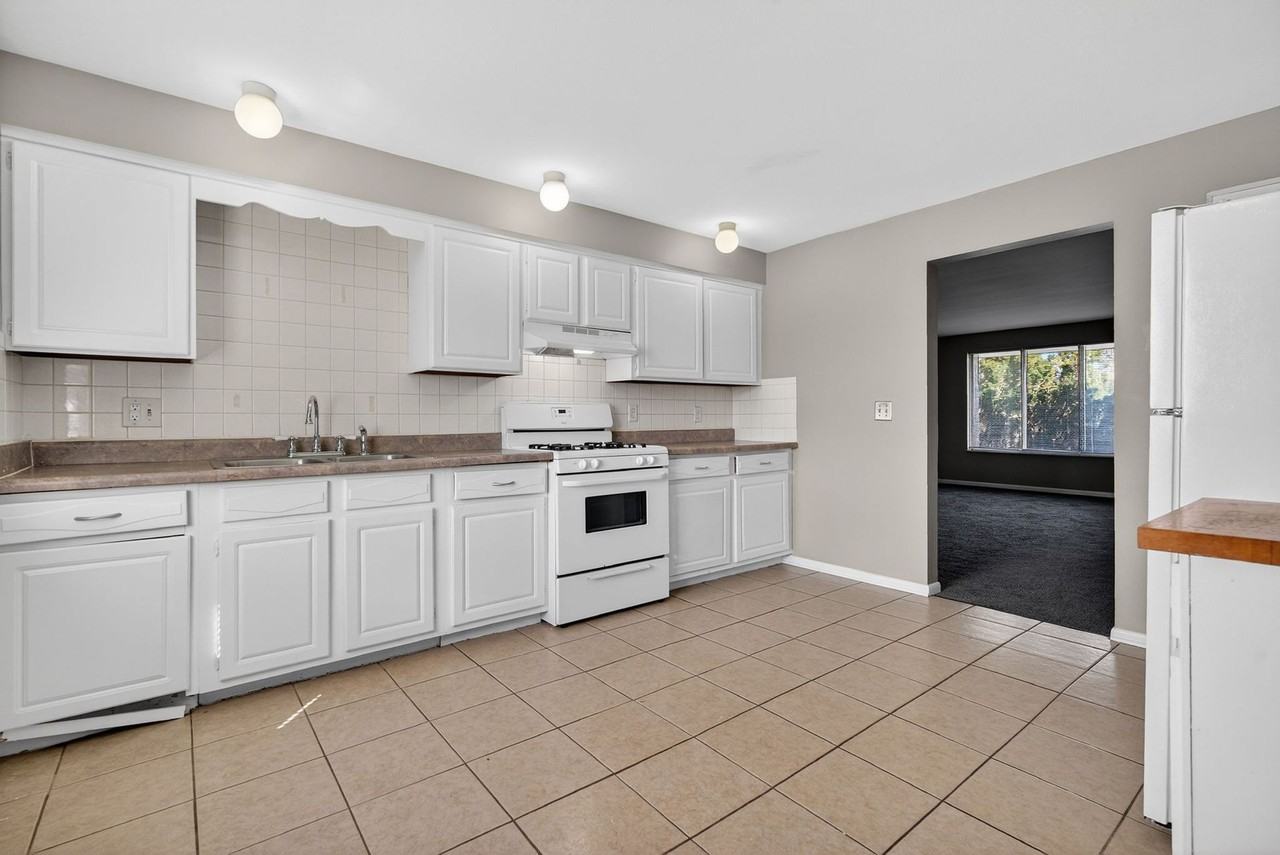 2612-2614 W. Wardcliffe Dr. - Photo 7 of 28