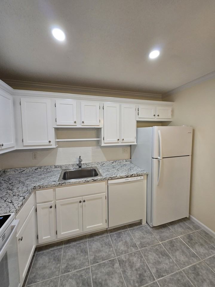 210 Cedar St #12 - Photo 3 of 9