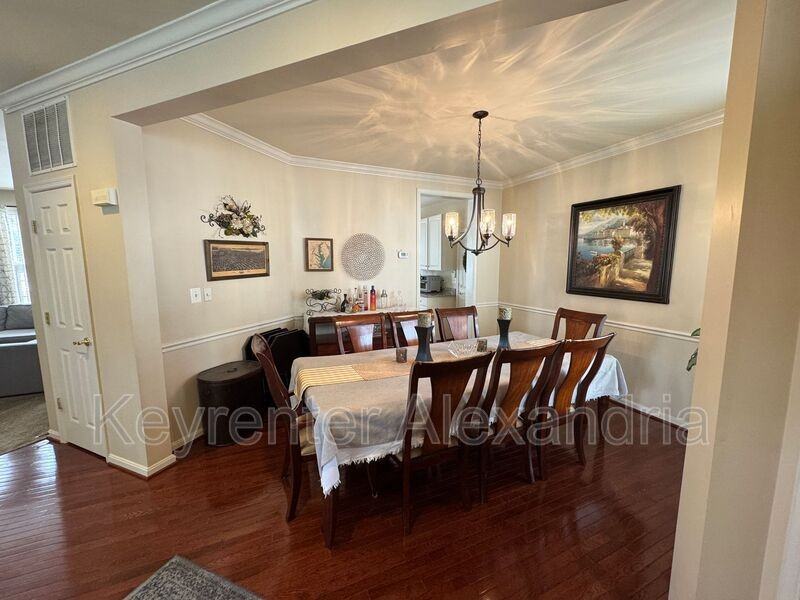 6987 Forepond Ct - Photo 3 of 35