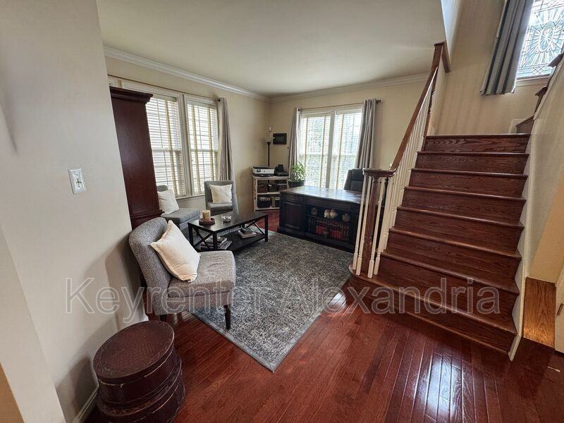 6987 Forepond Ct - Photo 4 of 35