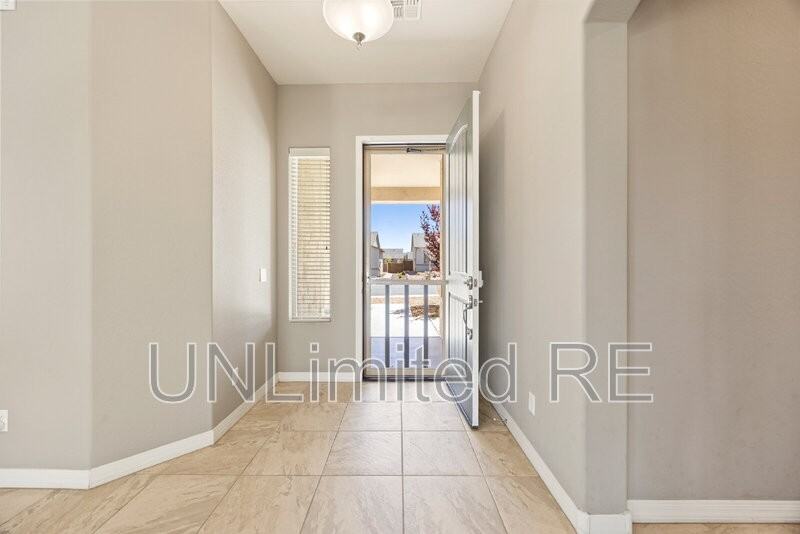 6269 E Livingston Loop - Photo 7 of 40