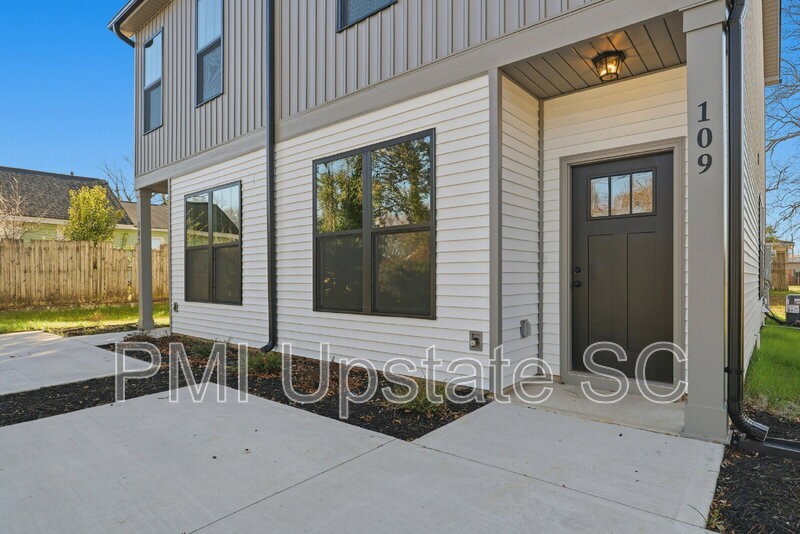 109 Virginia Ave - Photo 2 of 26