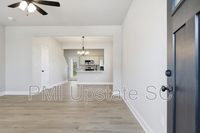 109 Virginia Ave - Photo 3 of 26