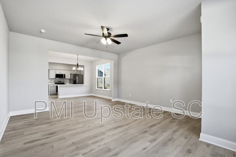 109 Virginia Ave - Photo 5 of 26