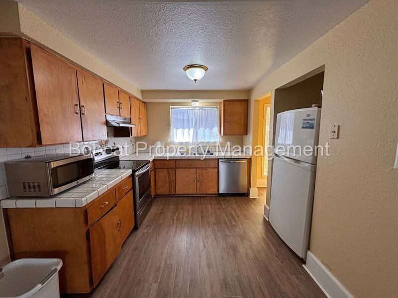 1316 Green Dr - Photo 4 of 35