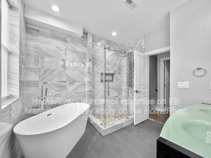 2045 Manton St - Photo 5 of 18