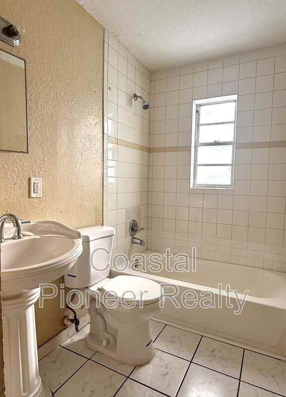 3715 E Idlewild Ave - Photo 3 of 9