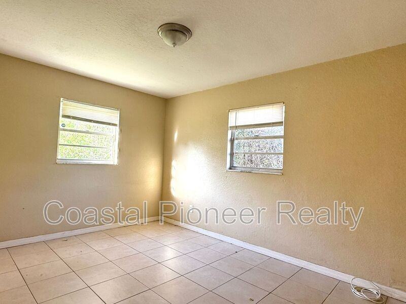 3715 E Idlewild Ave - Photo 4 of 9