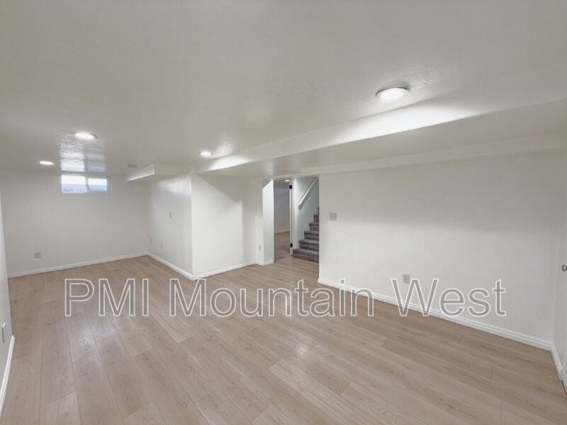 872 N Main St #B - Photo 4 of 21