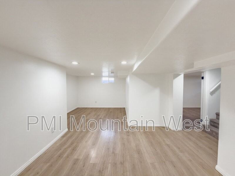 872 N Main St #B - Photo 7 of 21