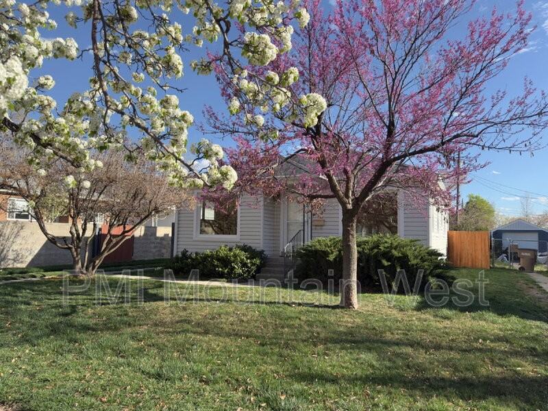 1878 E Stratford Ave - Photo 5 of 50