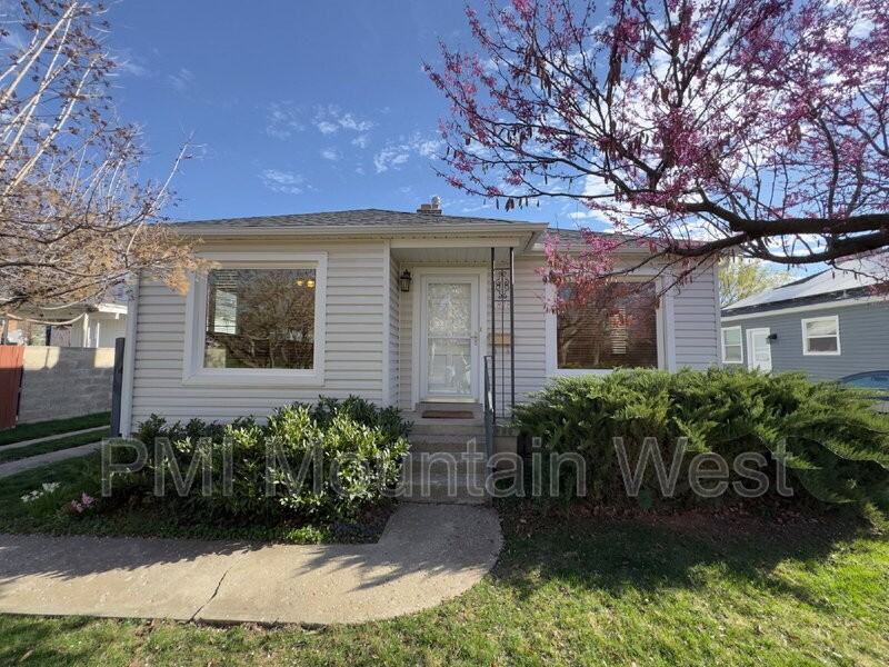 1878 E Stratford Ave - Photo 7 of 50