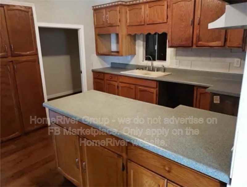 127 Donald St - Photo 4 of 12