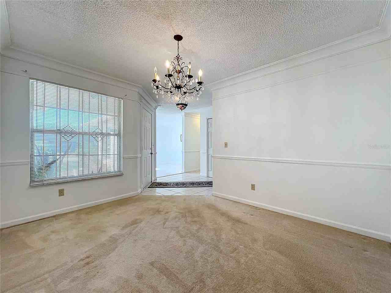 117 Red Rose Cir - Photo 2 of 35