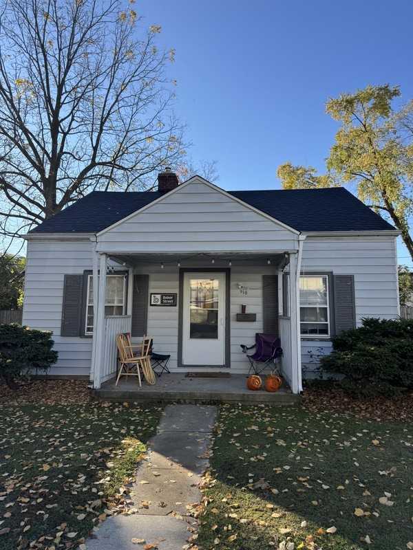 910 Sylvan Ave - Photo 2 of 18