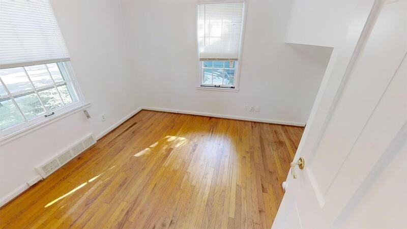 910 Sylvan Ave - Photo 6 of 18