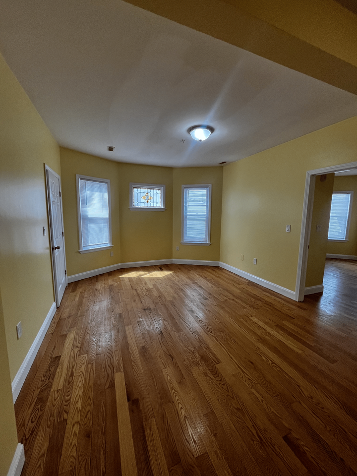 126 Armandine St #2 - Photo 4 of 13
