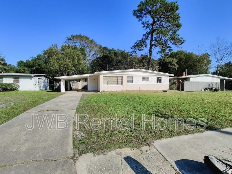 1121 La Marche Dr - Photo 2 of 13