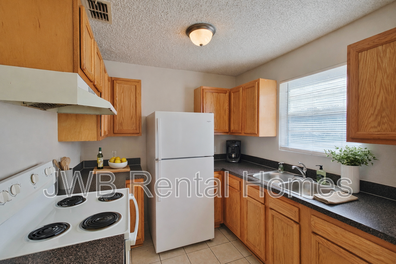 1121 La Marche Dr - Photo 4 of 13