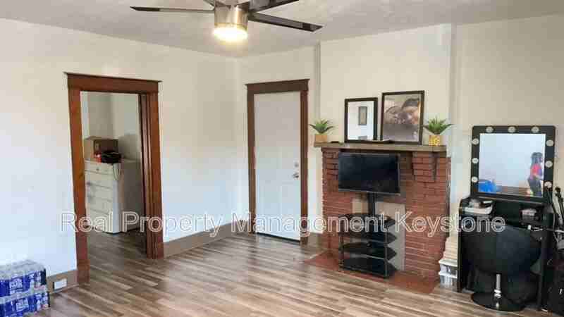 1247 Chartiers Ave - Photo 3 of 14