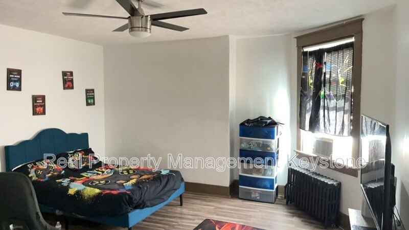 1247 Chartiers Ave - Photo 6 of 14