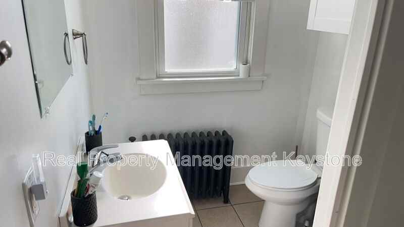 1247 Chartiers Ave - Photo 7 of 14