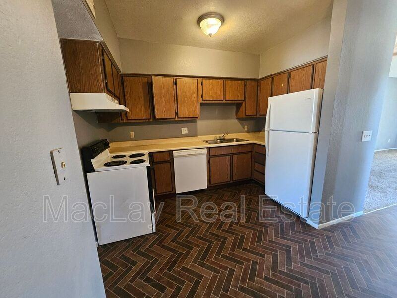 2801 E Monte Cristo Ave #201 - Photo 5 of 12