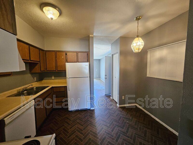 2801 E Monte Cristo Ave #201 - Photo 6 of 12