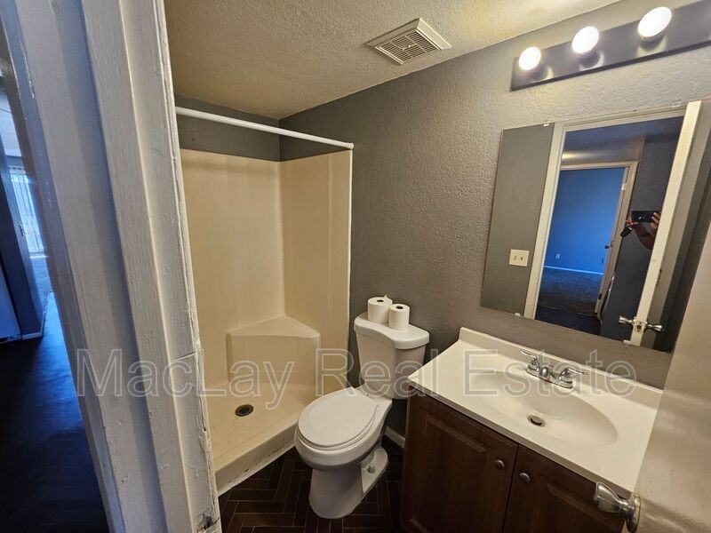 2801 E Monte Cristo Ave #201 - Photo 7 of 12