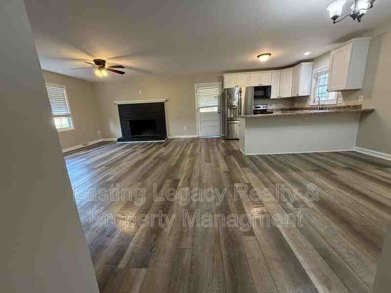 179 Canterbury Dr - Photo 2 of 18