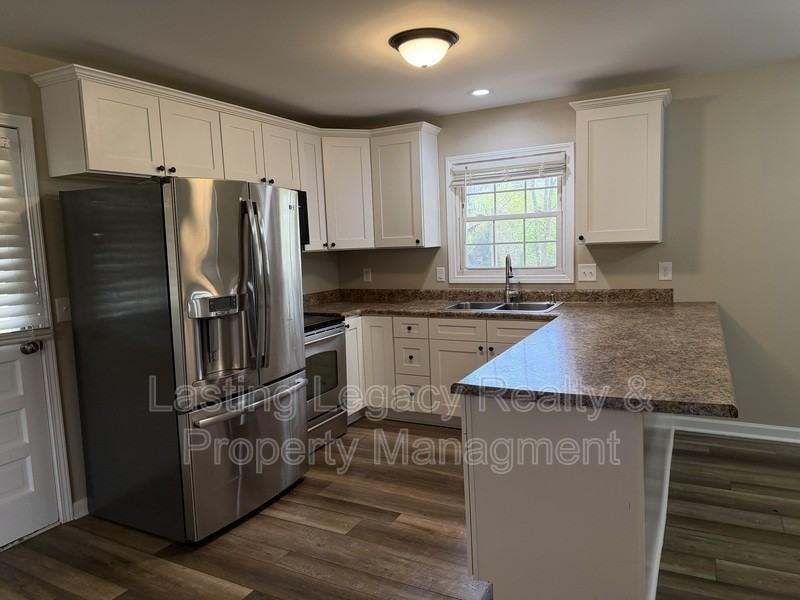 179 Canterbury Dr - Photo 3 of 18