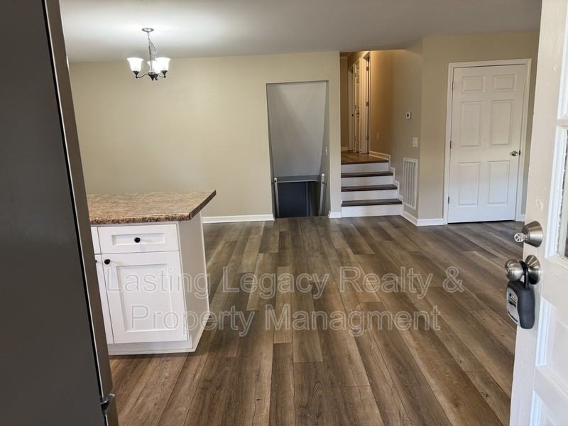 179 Canterbury Dr - Photo 4 of 18